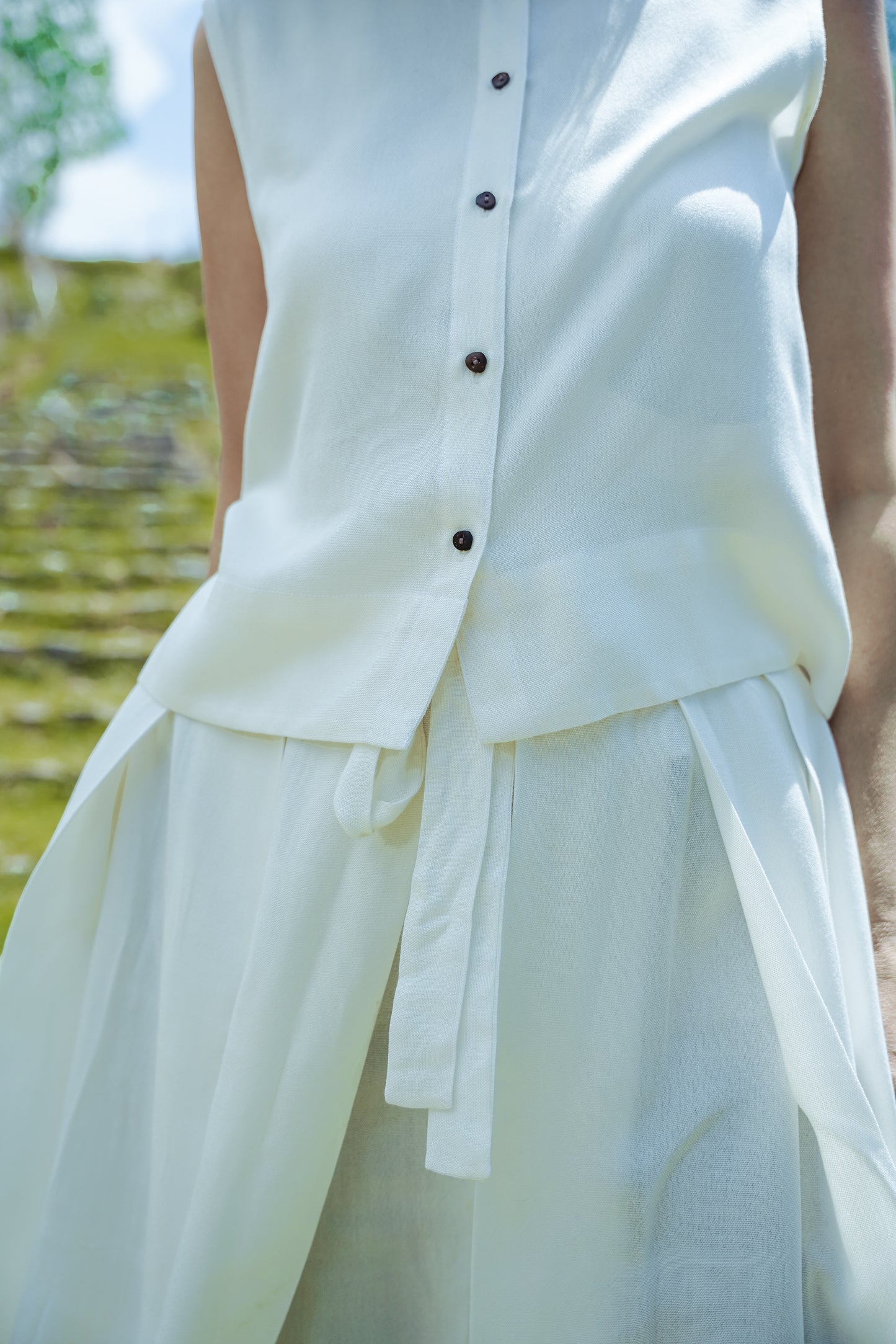 L.18 Unisex Hakama-Inspired Skirt with Adjustable Waist and Japanese-Style Design