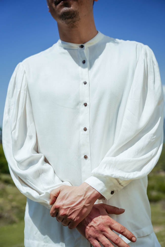 L.02 Lightweight Unisex Victorian Shirt with Relaxed Fit and Elegant Full Sleeves