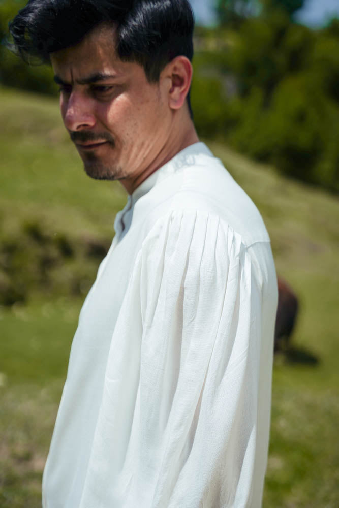 L.02 Lightweight Unisex Victorian Shirt with Relaxed Fit and Elegant Full Sleeves